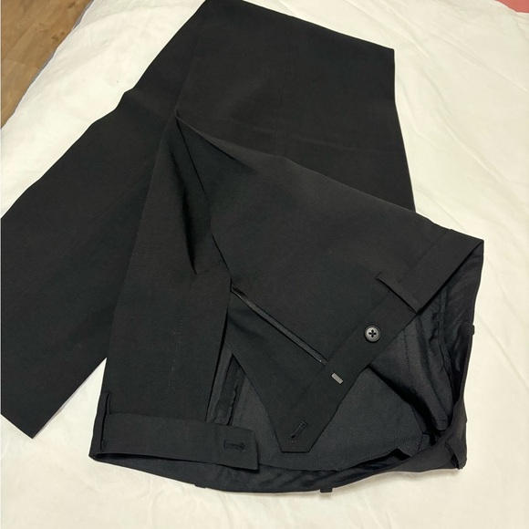 Uniqlo Men’s black pants - Picture 3 of 6